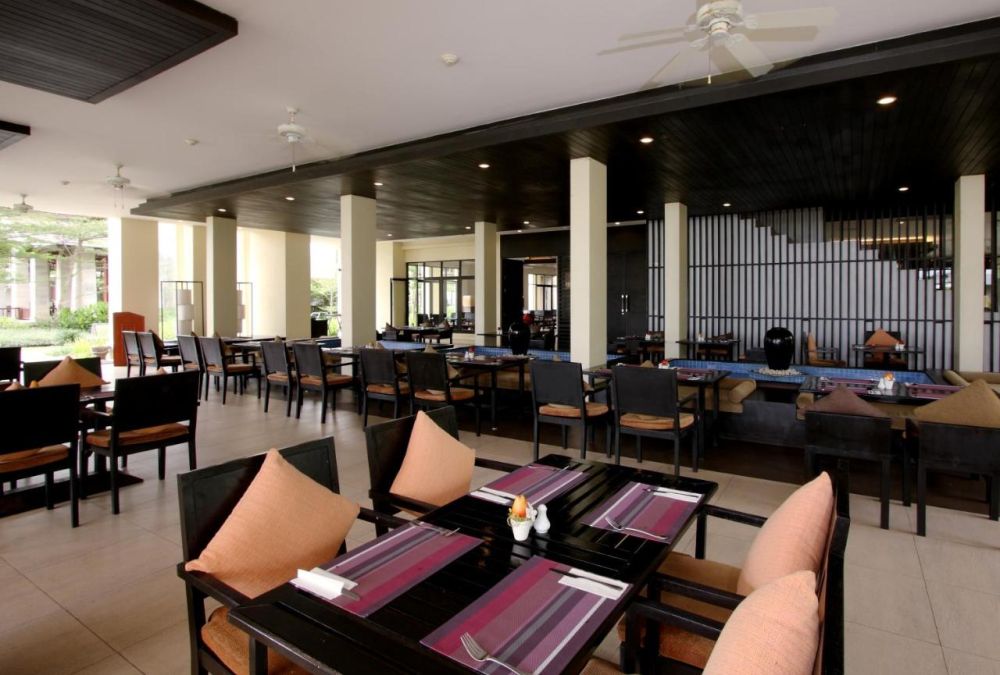 Apsara Beachfront Resort & Villas 4+