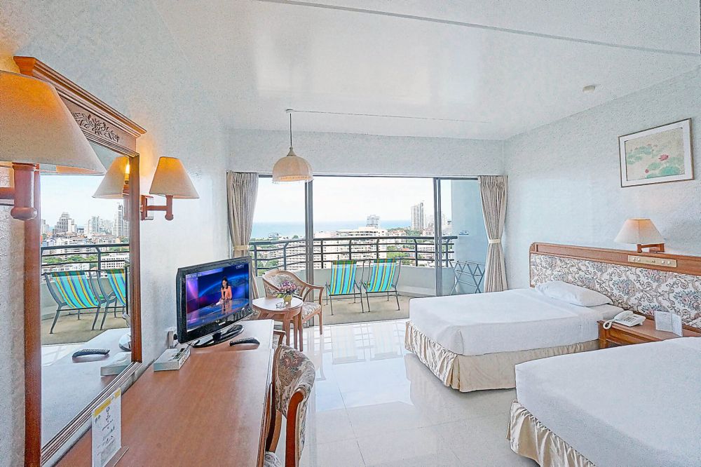 Standard, Pattaya Park Beach Resort 3*