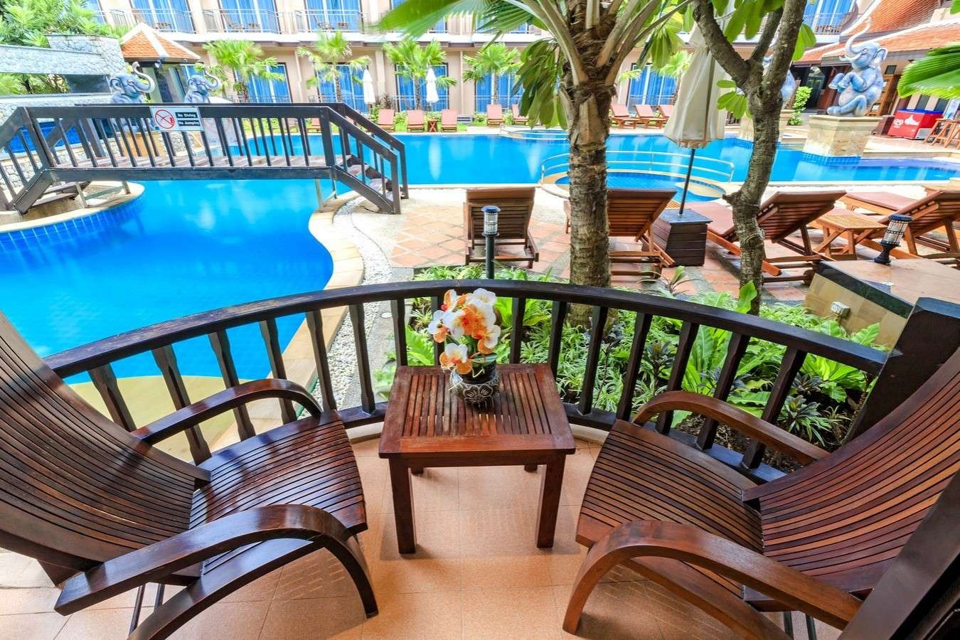 Grand Deluxe Pool Access, Nipa Resort 4*