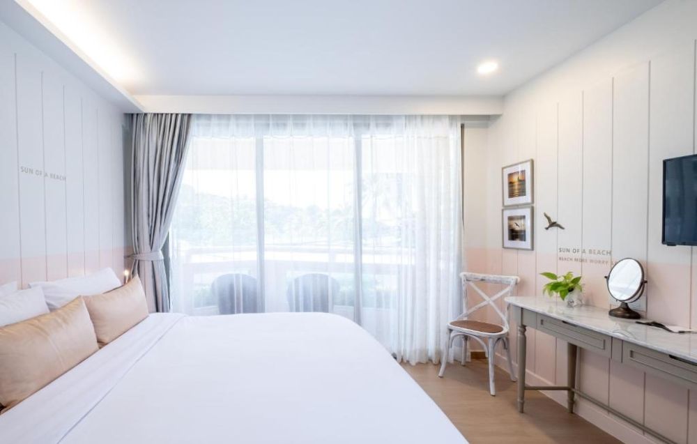 1BR Superior Seaview, The Bliss South Beach Patong 4*