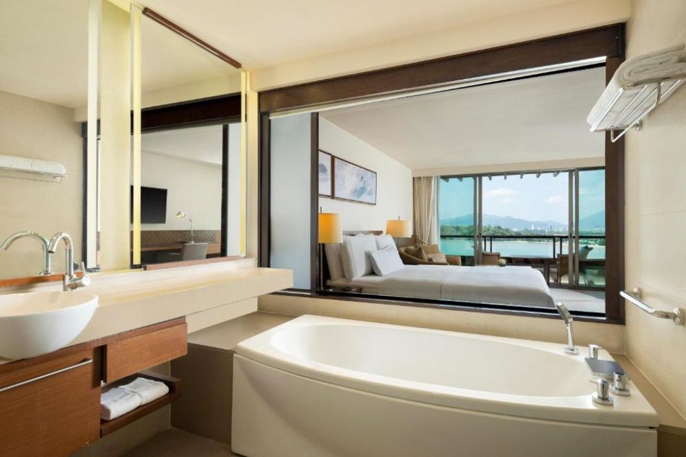 Deluxe Seaview Suite, The Westin Siray Bay Resort 5*